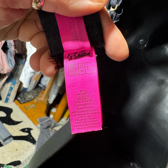 LA SENZA BEYOND SEXY PUSH UP BRA - Picture 3 of 3